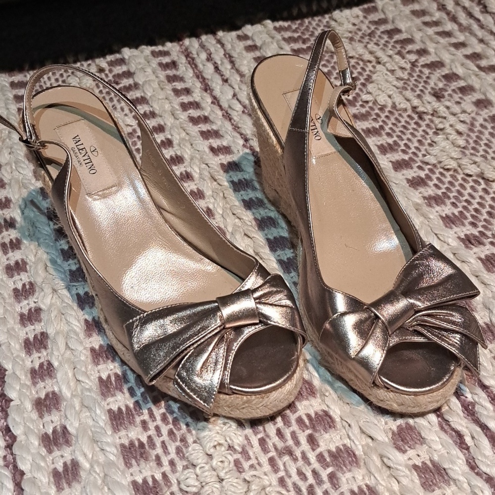 🎉POSH SALE ~ VALENTINO GARAVANI sz 39 made in Italy heels, $1,395.00